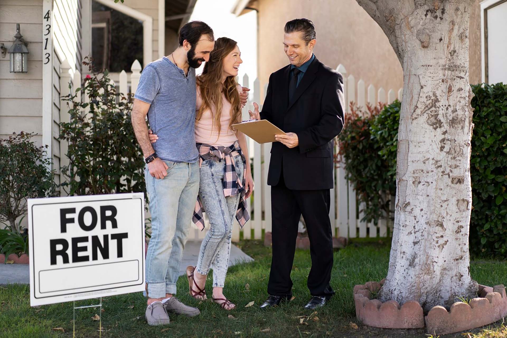 couple-signing-papers-fr-new-house_23-2149383580